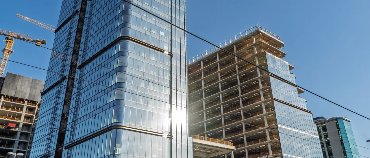 High-rise construction site with glass facade – Arclap timelapse