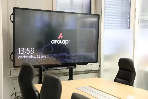 Arclap display in the meeting room – Arclap construction camera